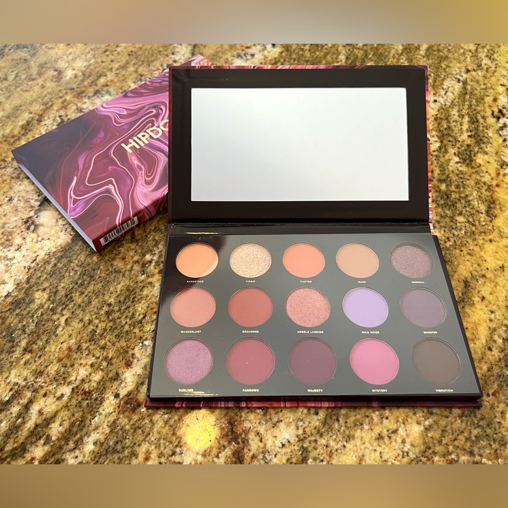 Hipdot Zion pressed pigment eyeshadow palette